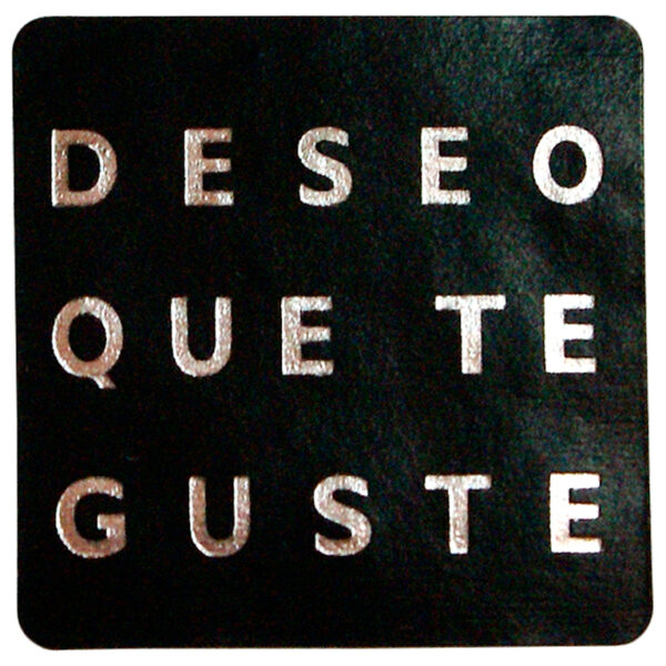 ET113-Rollo ETIQUETAS DESEO QUE TE GUSTE FONDO NEGRO IMPRESIÓN PELÍCULA PLATA 30 x 30mm. 500ud.